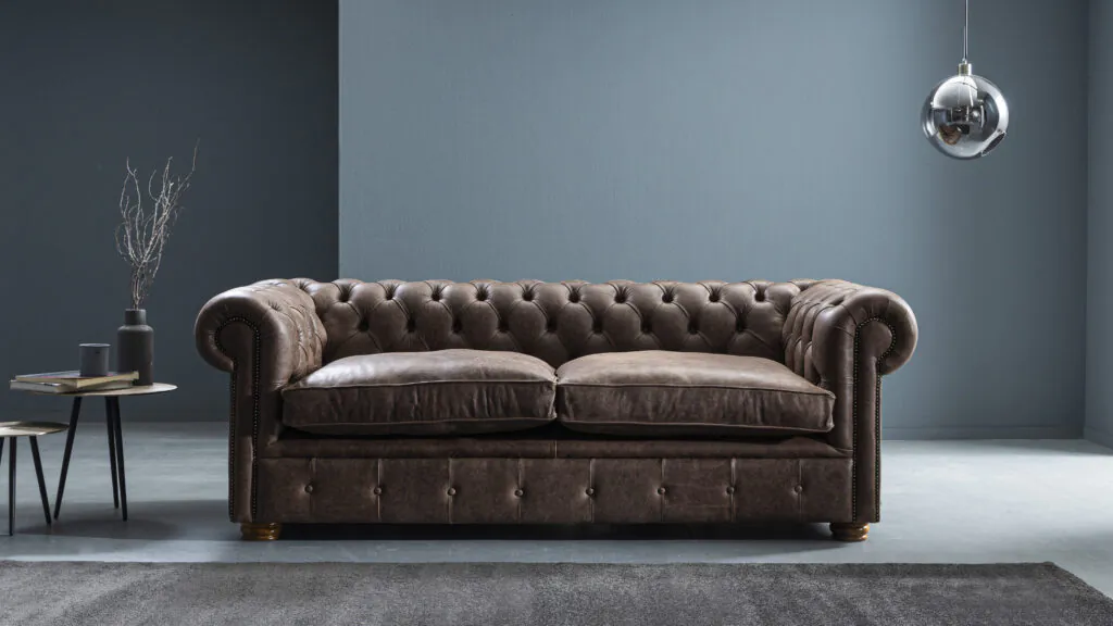 Chesterfield Sofa Carnaby in braunem Leder