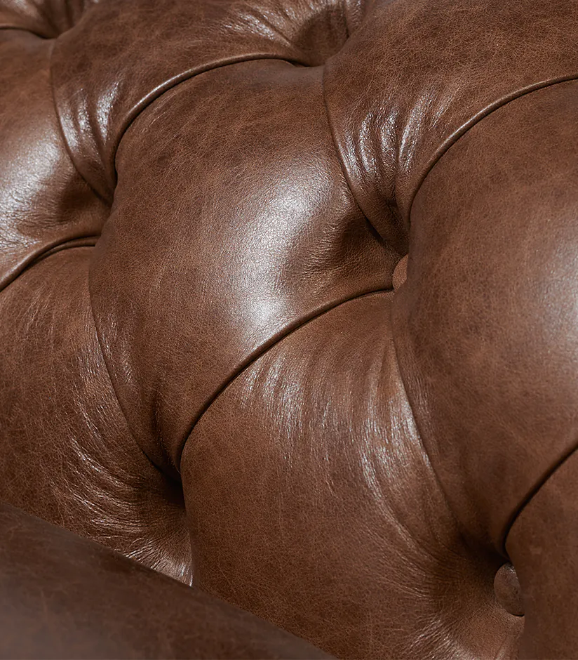 Close-Up Chesterfield Leder