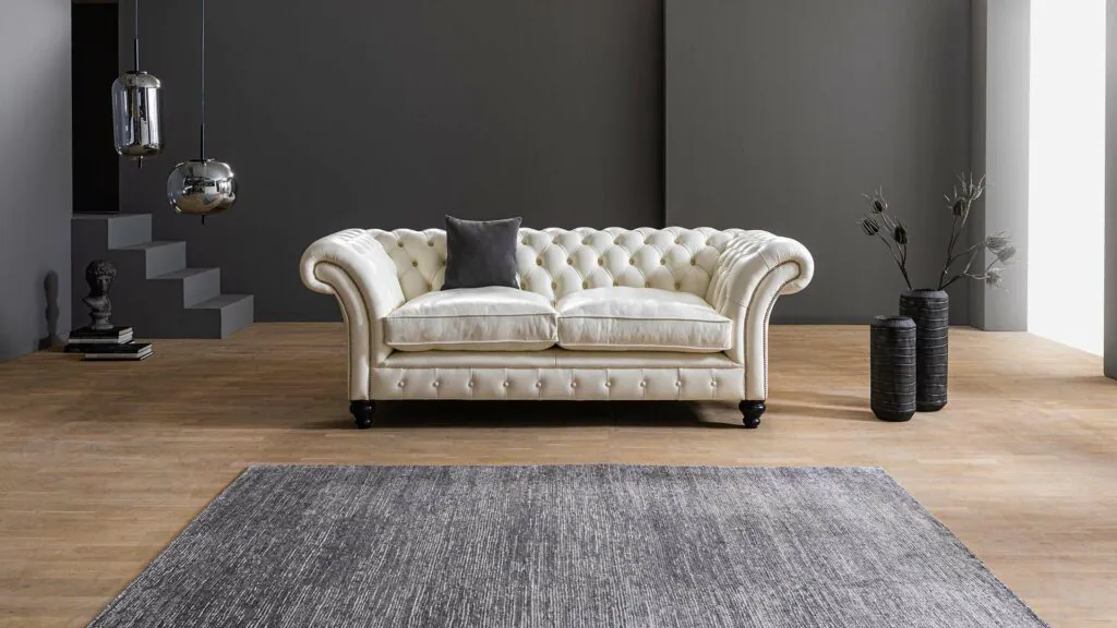 Weißes Chesterfield Sofa in modernem Haus