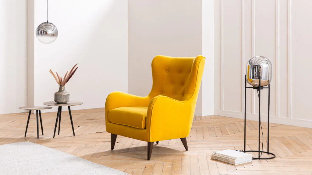 Ohrensessel Norby in gelbem Samt